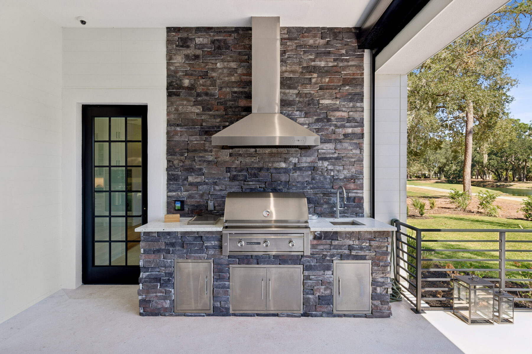 Elevate Outdoor Entertaining with a Luxury Grilling Space | May ...